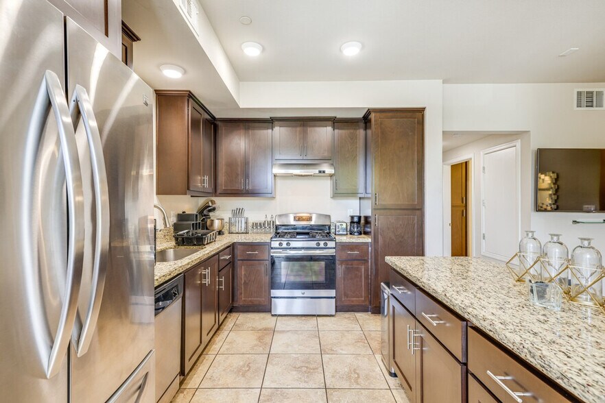 Building Photo - 140 Ivy Ave