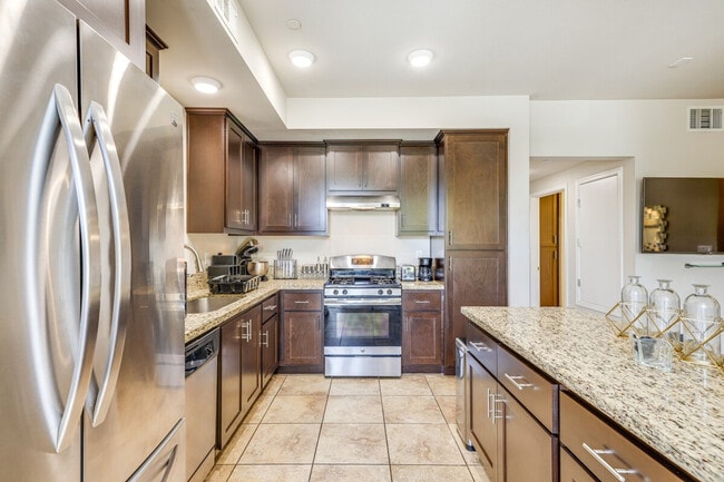 Building Photo - 140 Ivy Ave