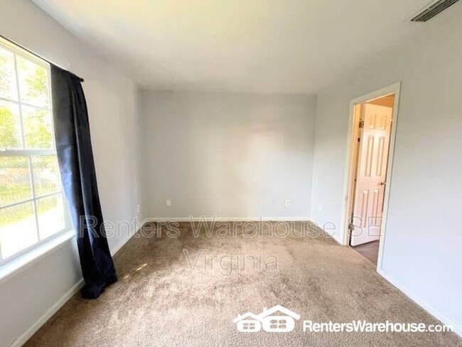 Building Photo - 809 Sutherland Arch