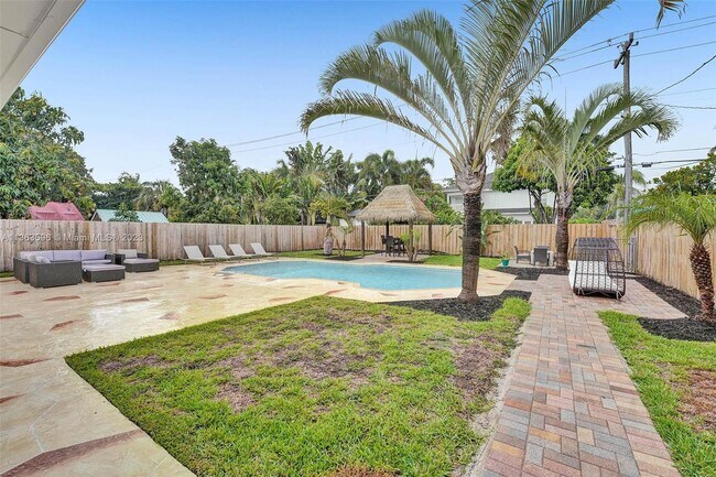 Building Photo - 1524 NE 15th Ave