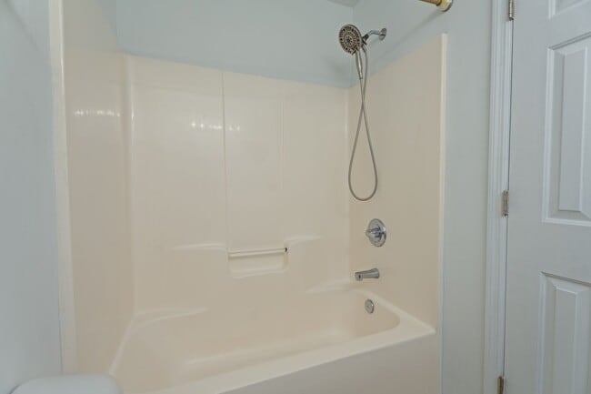 Building Photo - Move-In Ready Townhome Near Camp Lejeune