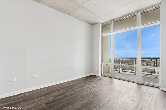 Building Photo - 720 N Larrabee St