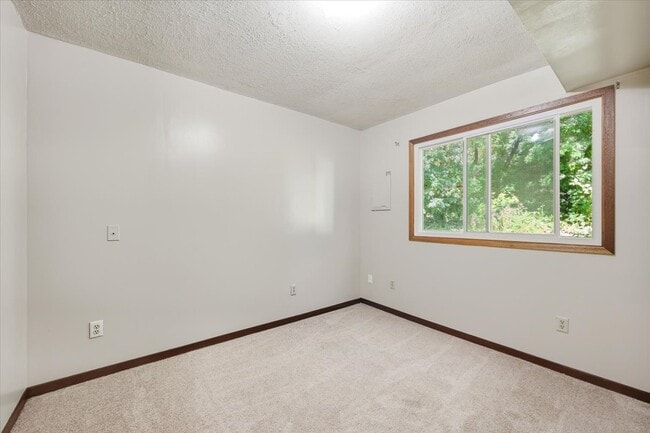 Building Photo - 419 Butler Ave E