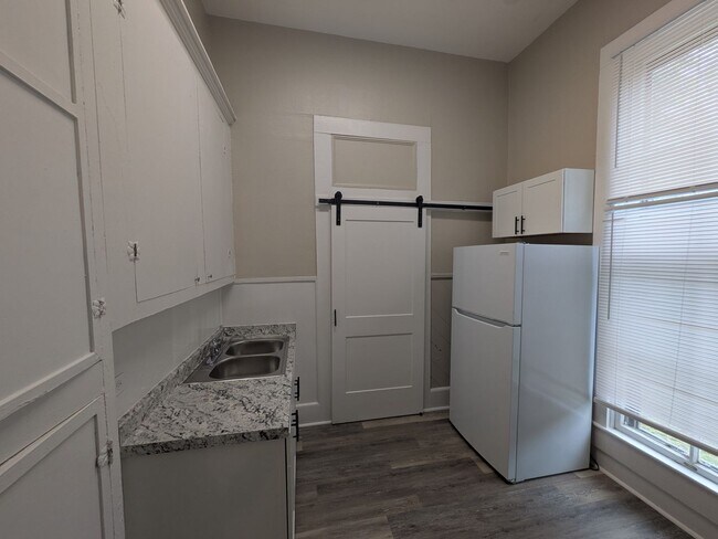 Building Photo - Government Hills 1 Bedroom close to The Pearl and Fort Sam Houston in the heart of San Antonio