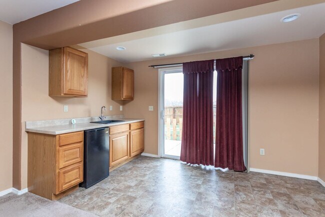 Building Photo - 1130 Pond Side Dr