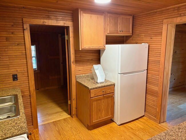 Building Photo - 1 Bedroom, 1 bath House