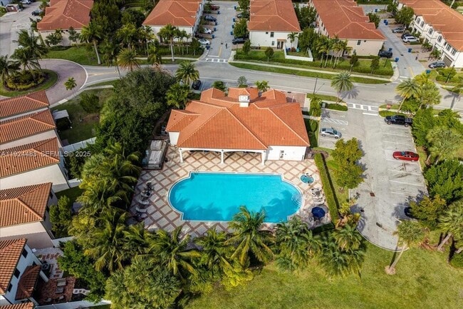 Building Photo - 1004 Willow Pl