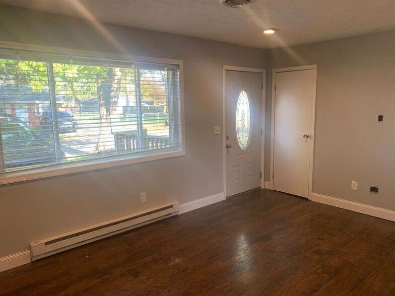 Building Photo - 2265 Cardinal Ave