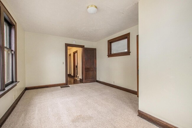 Building Photo - 209 E Mt Hope Ave