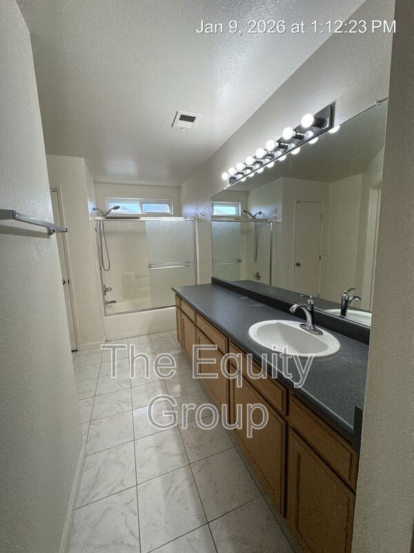 Building Photo - 816 W Loyola Ave