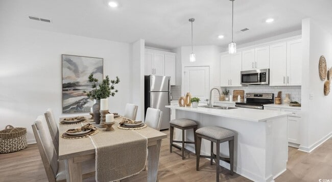 Building Photo - 31 Quaker Rdg Dr