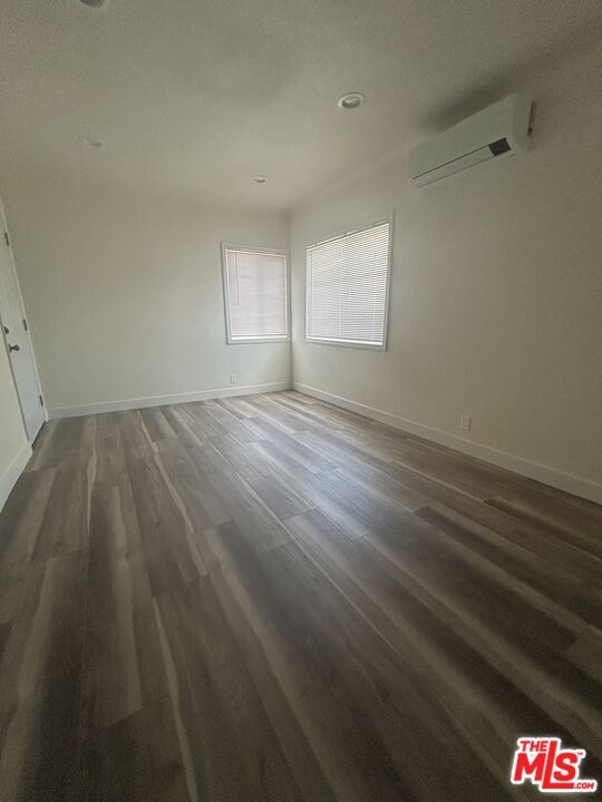 Building Photo - 957 N Ardmore Ave