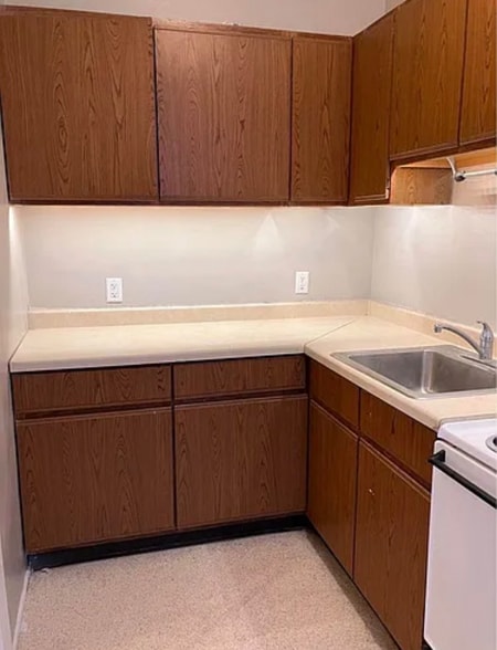 Building Photo - 146 Gooding St