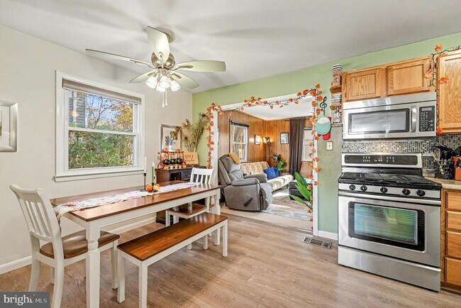 Building Photo - 4111 Hoffman Dr