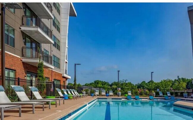 Building Photo - 225 Sandy Springs Cir