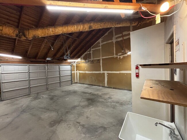 Building Photo - 5332-5332 Angelina Ave