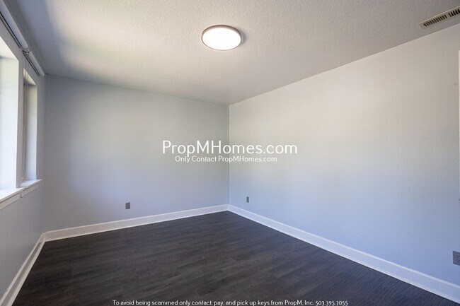 Building Photo - 11774 SE Lincoln Heights St