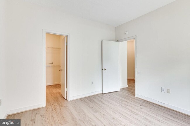 Building Photo - 955 26th St NW