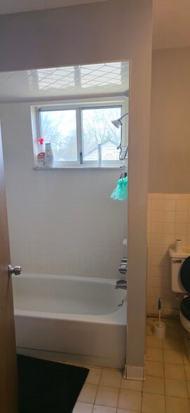 Building Photo - 33990 Edna St