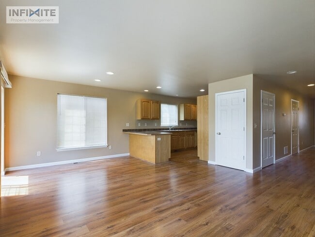 Building Photo - End Unit 3 Bedroom Condo in Bozeman