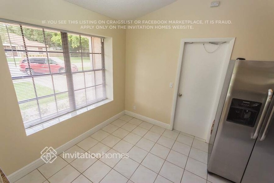 Building Photo - 842 SW 159th Terrace