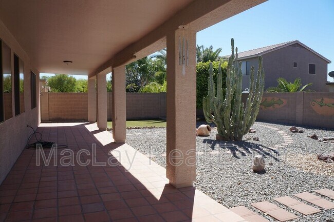 Building Photo - 203 W Cedar Dr