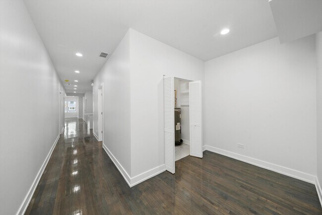 Building Photo - 1010 S Mason Ave