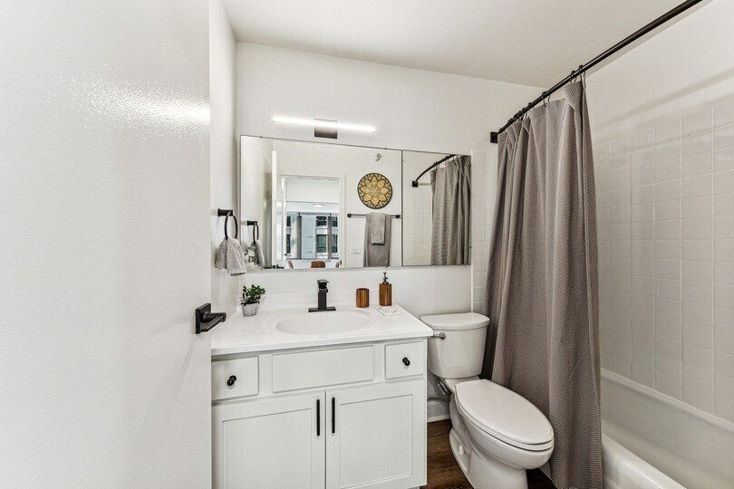 Building Photo - 401 E Ontario St