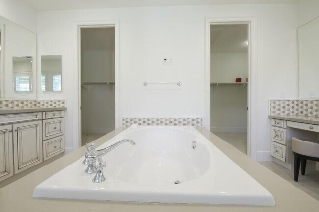 Building Photo - 4961 Ashville Dr