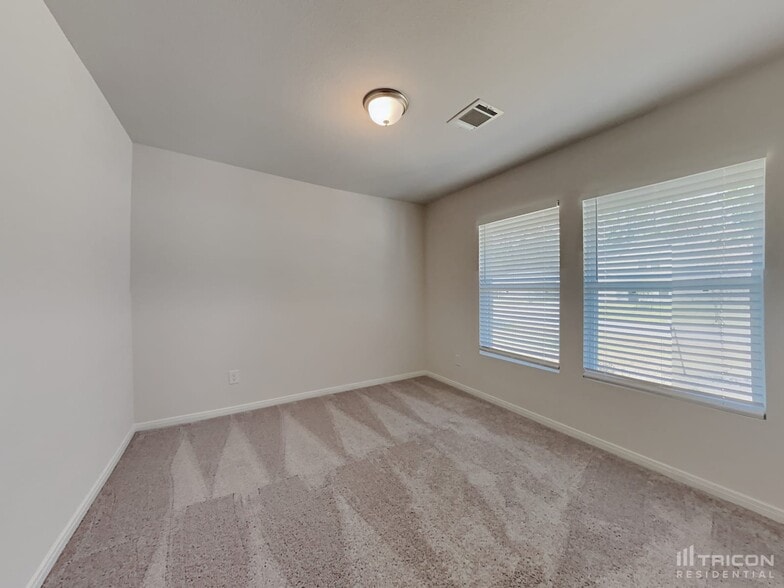 Building Photo - 15680 Del Norte Dr