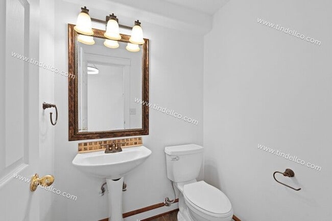 Building Photo - Bright & Beautiful Condo w/ Dual Primary Bedrooms, Walk-In Closets, Garage & A/C~ Located in NE P...