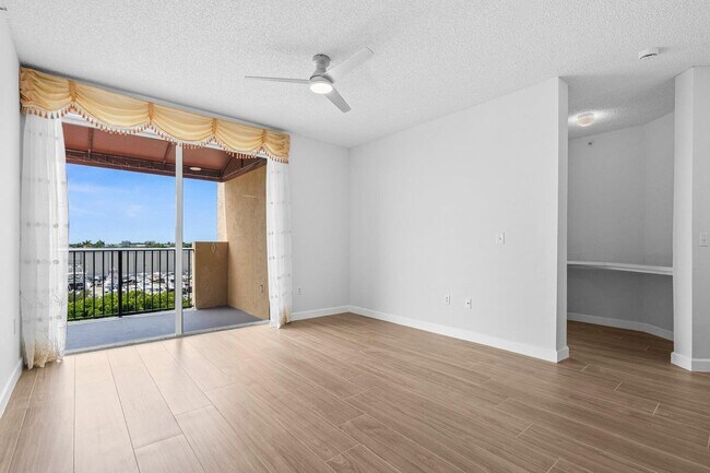 Building Photo - 1000 Scotia Dr