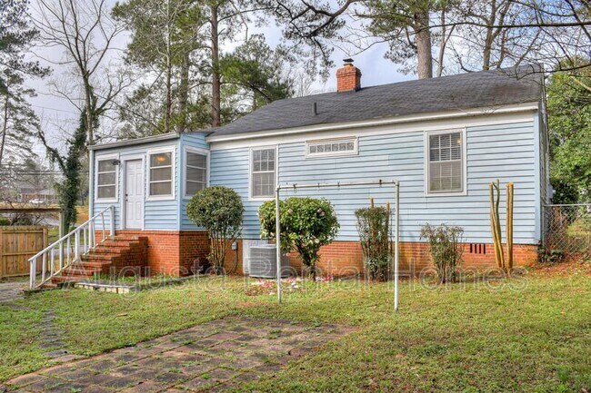 Building Photo - 1019 1/2 Bedford Drive