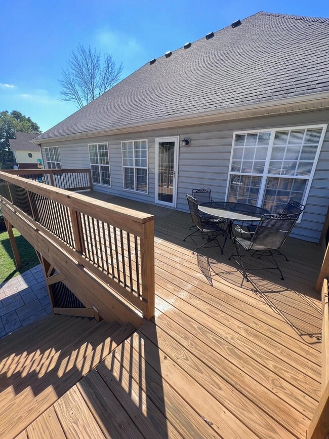 Building Photo - 212 Lakeside Dr