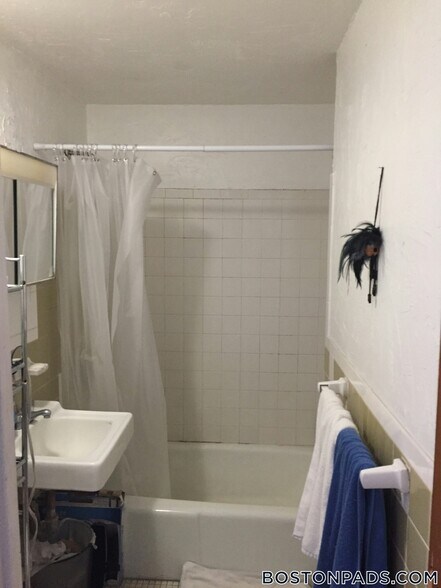 Building Photo - 28 S Huntington Ave