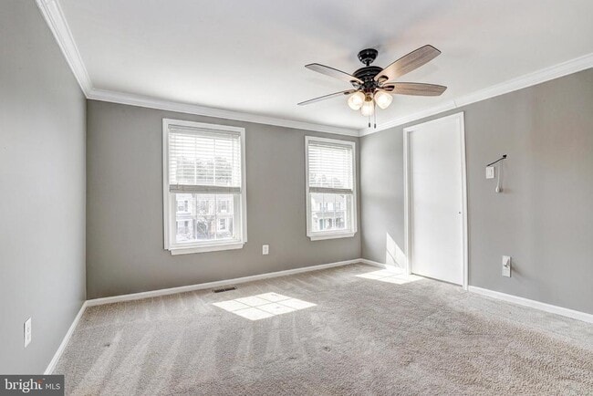 Building Photo - 41 Battersea Bridge Ct