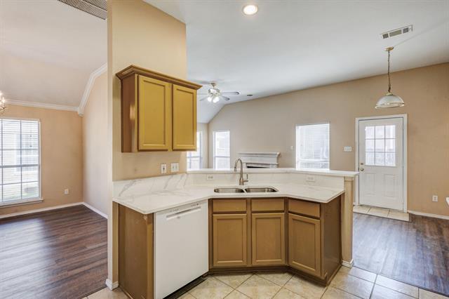 Building Photo - 3844 Harrison Dr