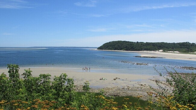 Building Photo - 12 Cove Rd