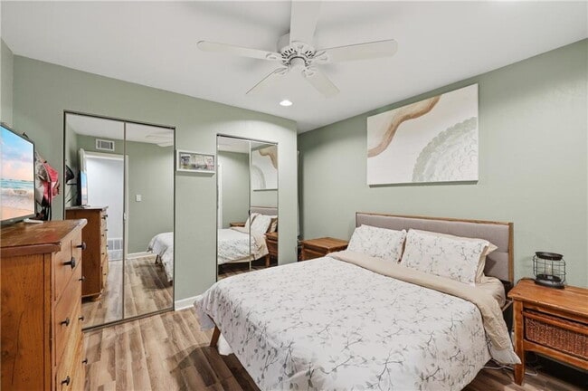 Building Photo - UPDATED 2BR/2BA WEST PLAZA CONDO