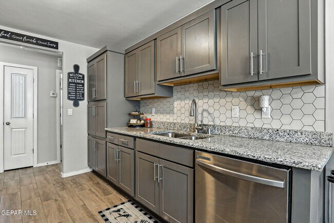 Building Photo - 404 Villa Ysleta