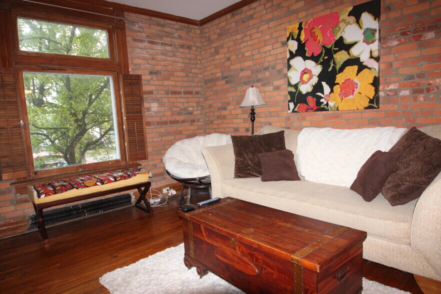 Classic German Village - 239 E Whittier St