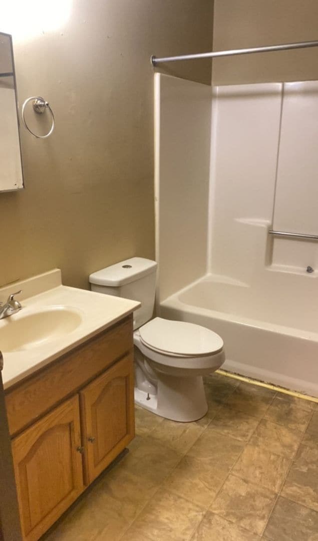 Building Photo - 2 Bed 1 Bath House