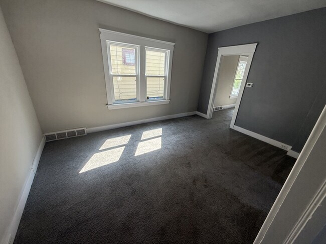 Building Photo - 10303 Sophia Ave