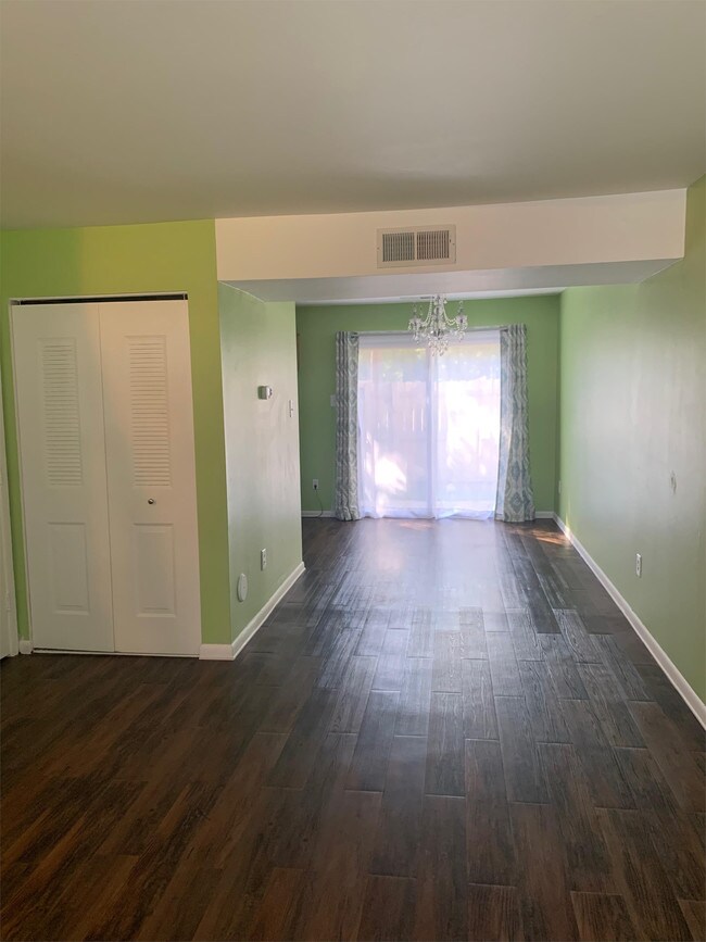 Building Photo - 1531 Stowmarket Ct