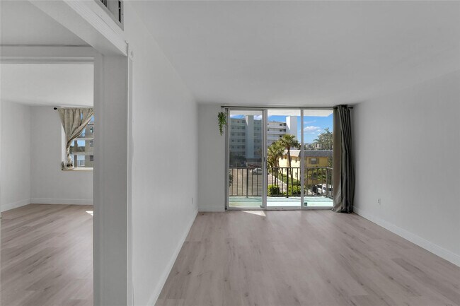 Building Photo - 301 Croton Ave