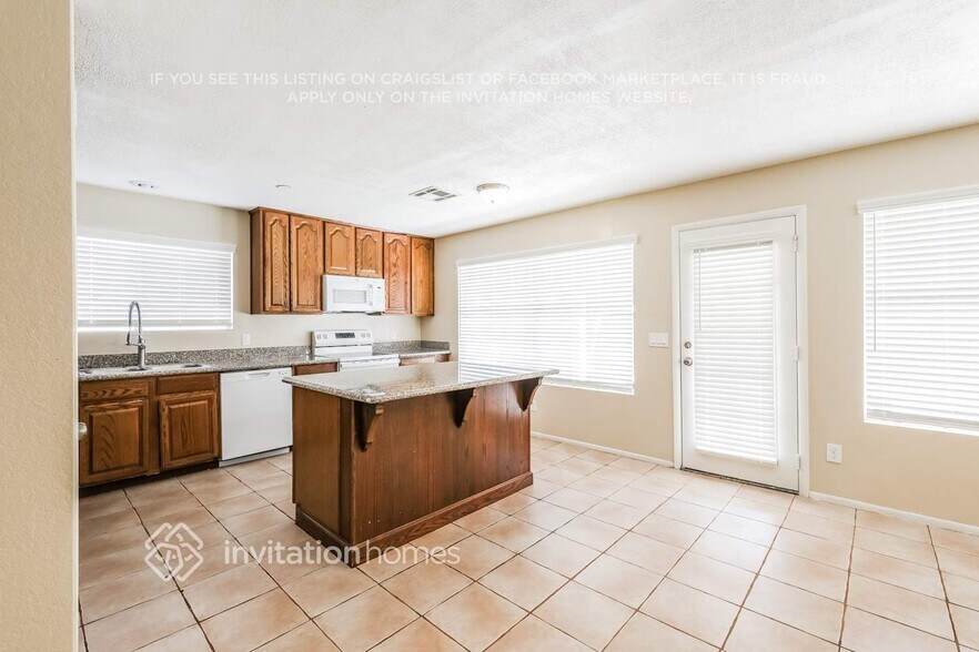 Building Photo - 7441 W Krall St