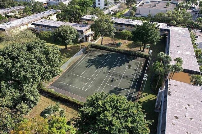 Building Photo - 5162 NE 6th Ave