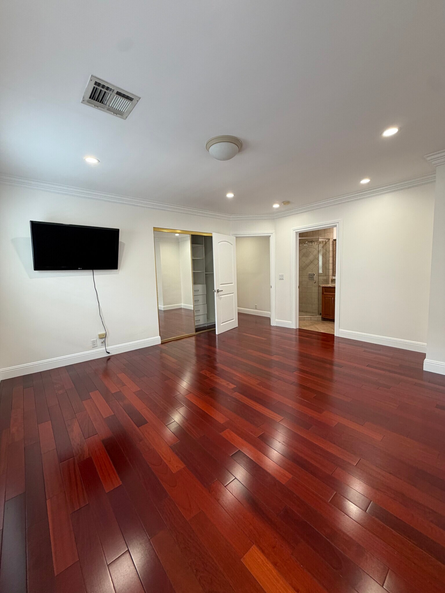 Building Photo - 10394 Almayo Ave
