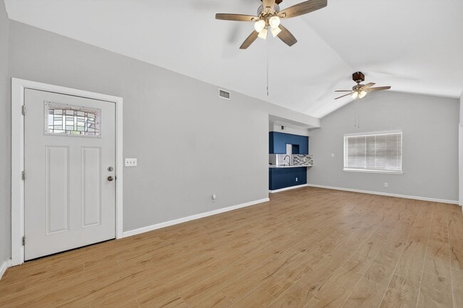 Building Photo - Affordable home in a Central Location!