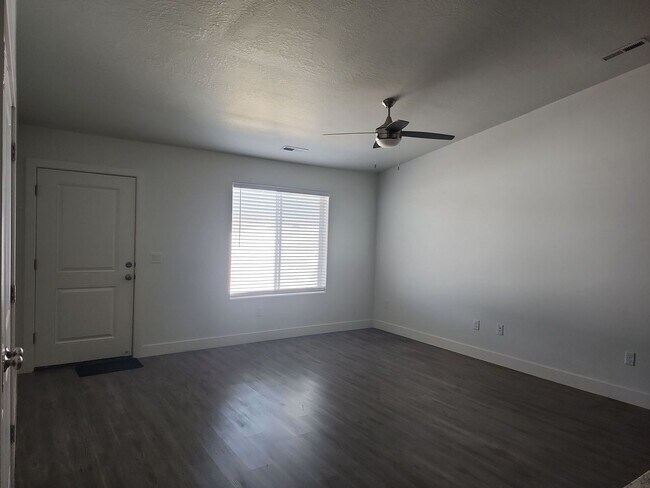 Building Photo - 496 W 2350 N